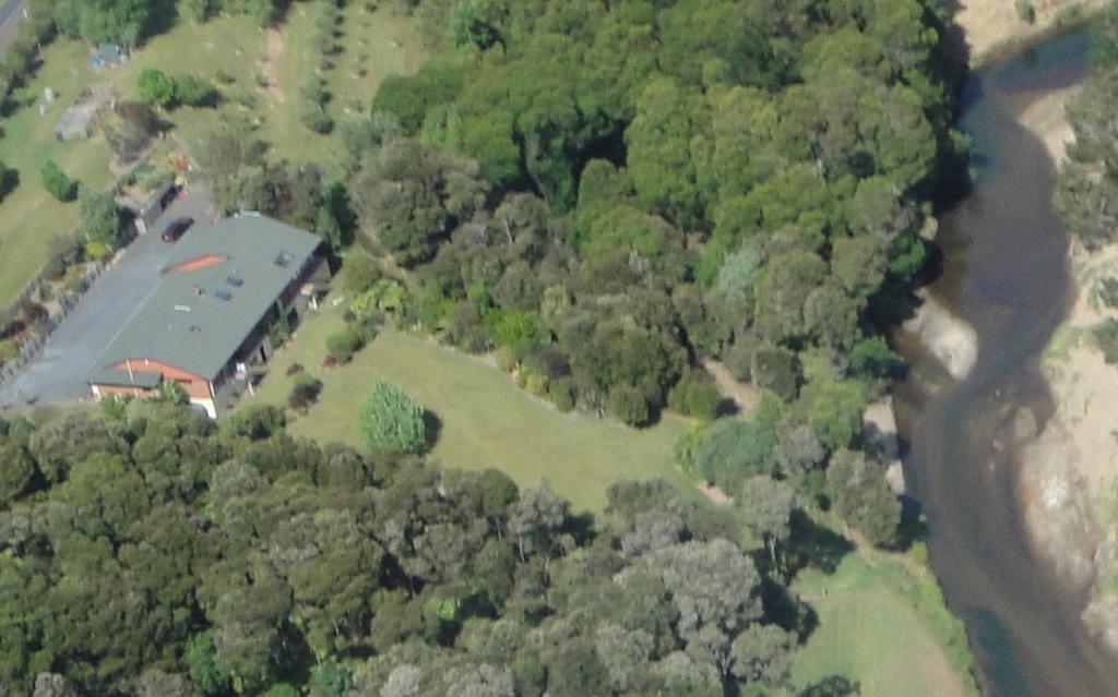 Morepork Riverside Lodge Paihia Exterior photo