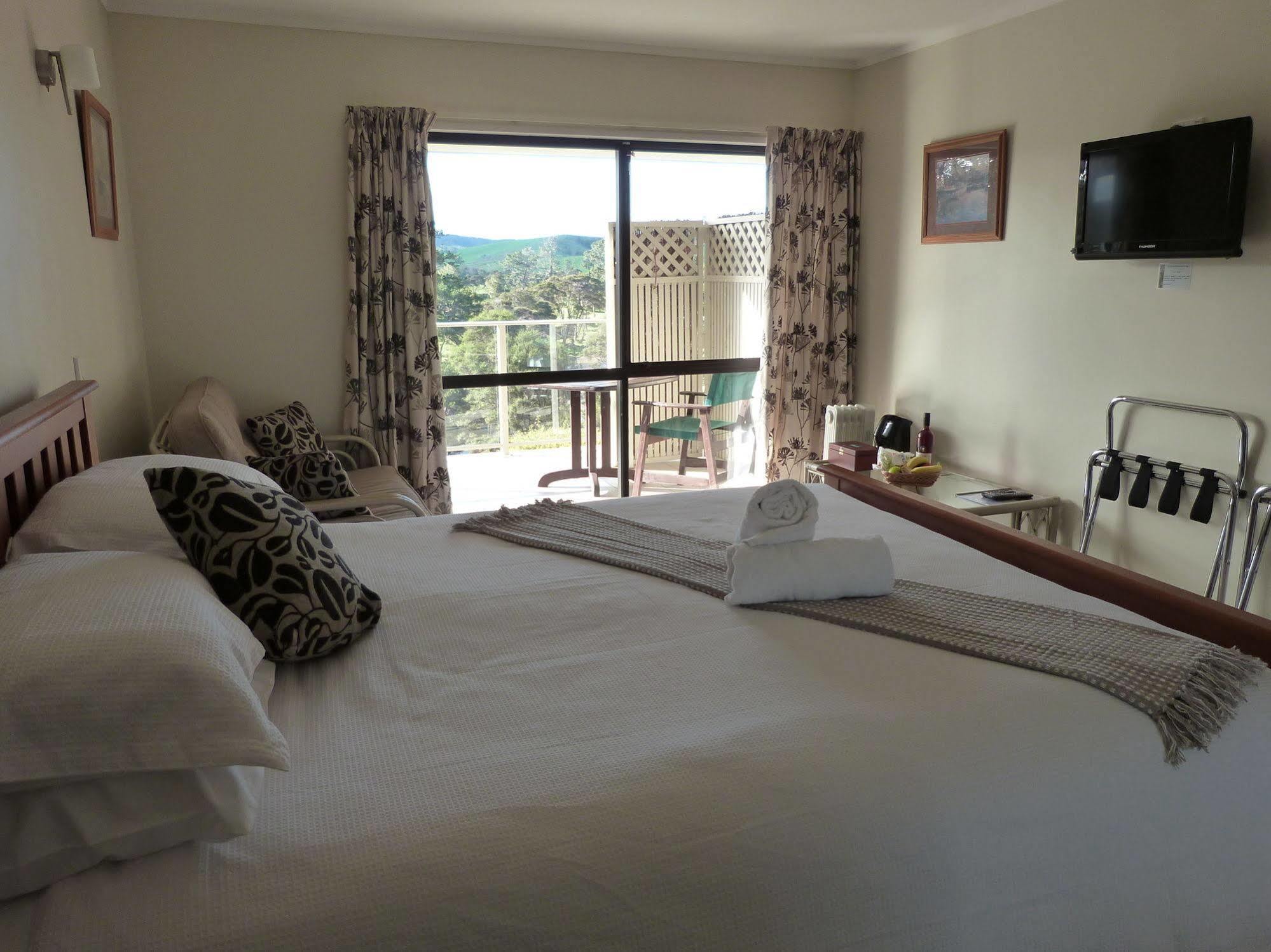 Morepork Riverside Lodge Paihia Exterior photo